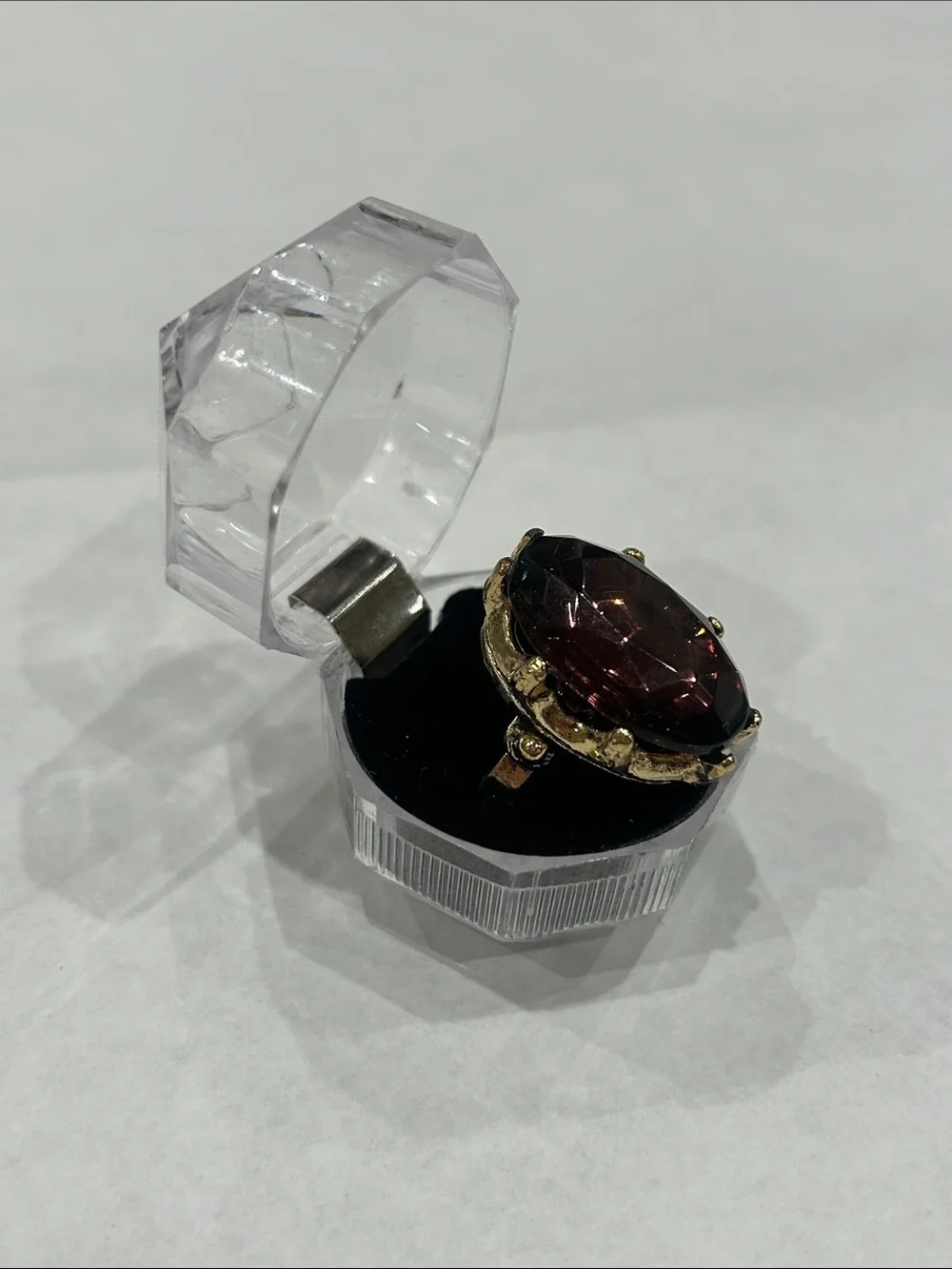 Vintage Classic Gold-Tone cocktail Ring Deep purple glass 1” Oval Stone size 7